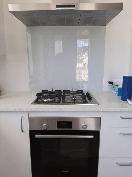 Entire House - Brand New 2 Bedroom House Lower Hutt Exteriör bild