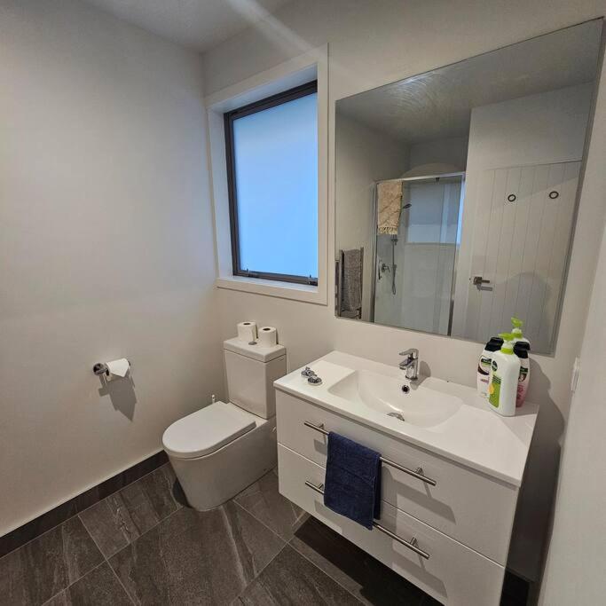 Entire House - Brand New 2 Bedroom House Lower Hutt Exteriör bild