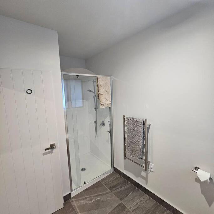 Entire House - Brand New 2 Bedroom House Lower Hutt Exteriör bild