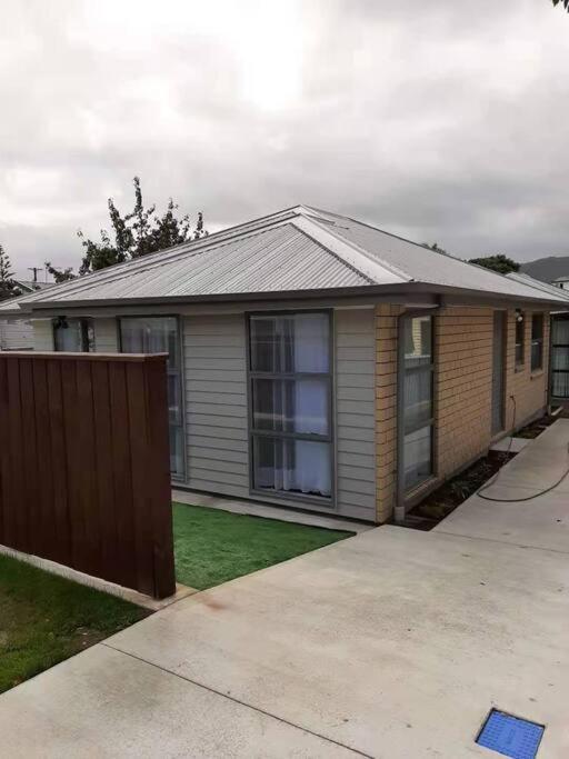 Entire House - Brand New 2 Bedroom House Lower Hutt Exteriör bild